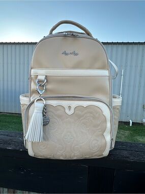 Itzy Ritzy Boss Plus Large Diaper Bag in color oat